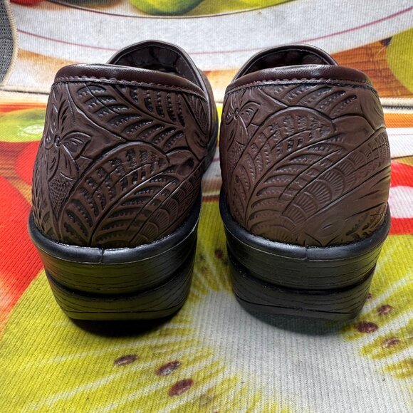 Brown Embossed Slip-On Shoes By Easy Works 9M Stress Reducing & Slip Resistant - Picture 4 of 7